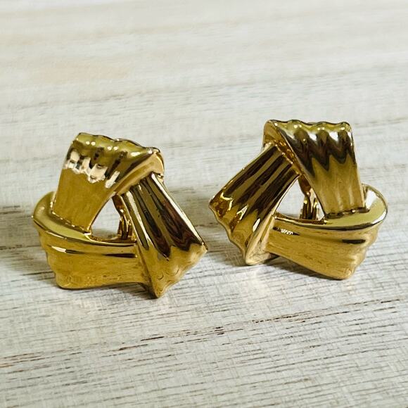 Vintage Monet Signed Gold Tone Clip-On Earrings - Picture 2 of 5